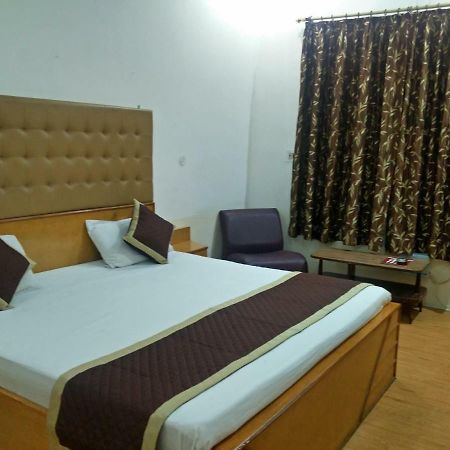 Hotel Savoy - Since 1951 Dzsaipur Kültér fotó