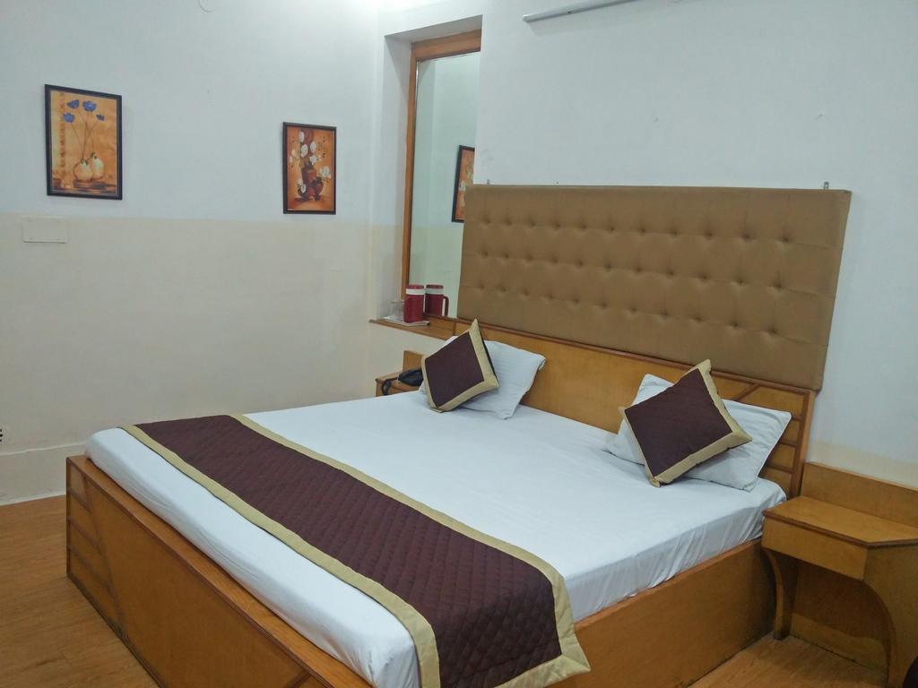 Hotel Savoy - Since 1951 Dzsaipur Kültér fotó