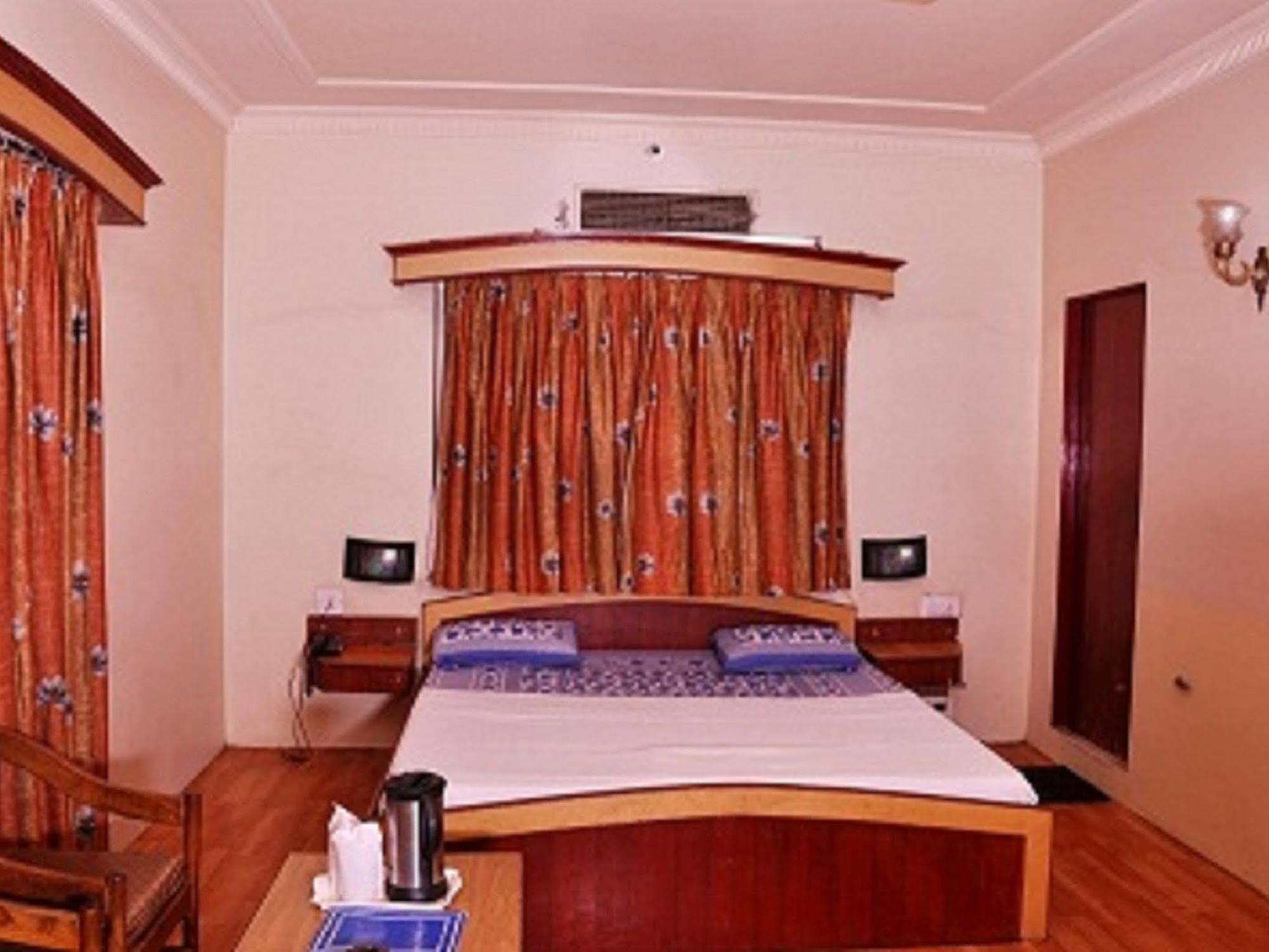 Hotel Savoy - Since 1951 Dzsaipur Kültér fotó
