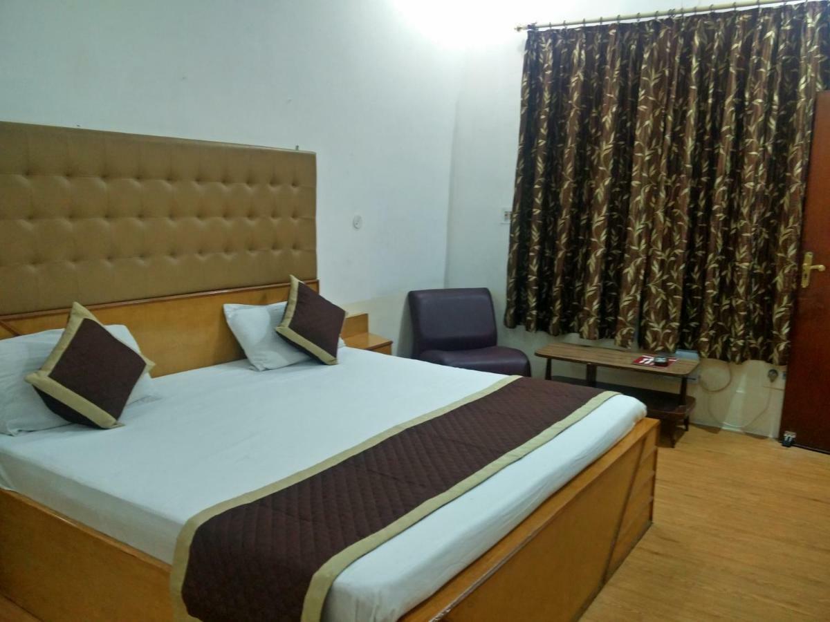 Hotel Savoy - Since 1951 Dzsaipur Kültér fotó